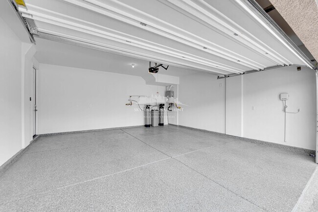 Building Photo - 4066 Painted Lady Ave