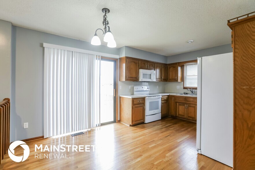 Building Photo - 1224 NE Hendrix Dr