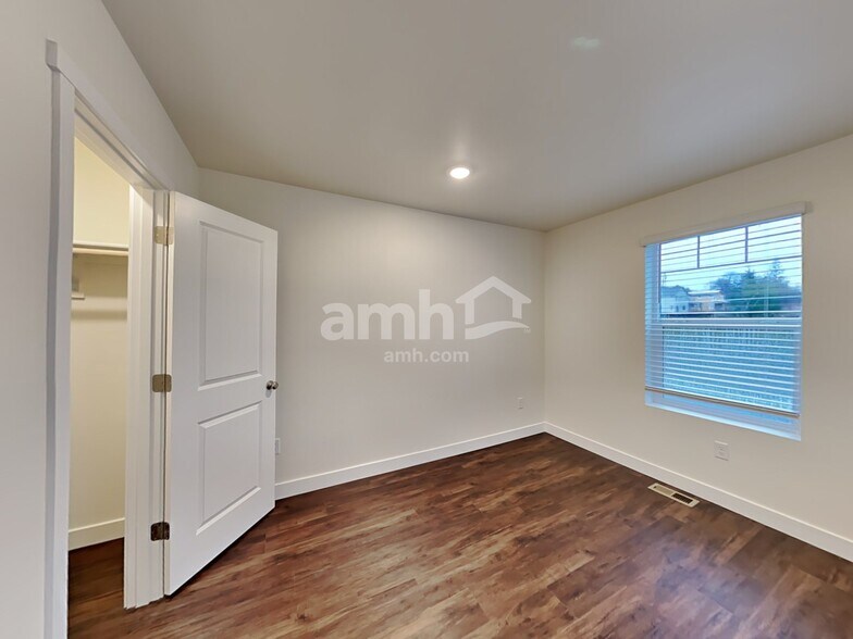 Building Photo - 4718 87th Ave NE