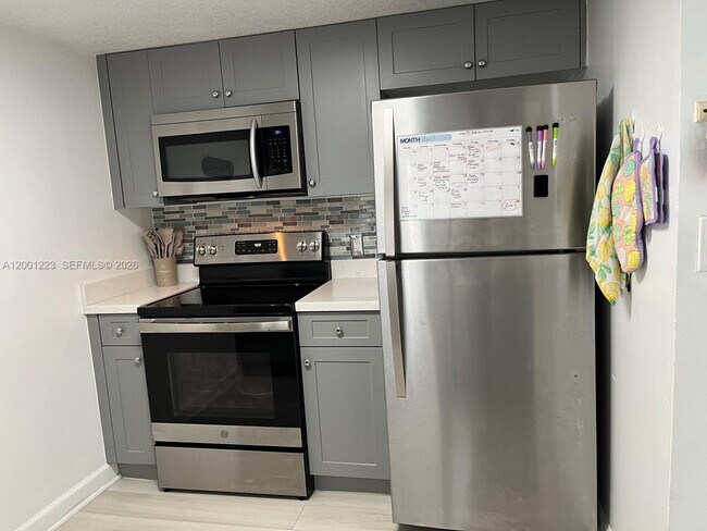 Building Photo - 280 SW 20th Rd