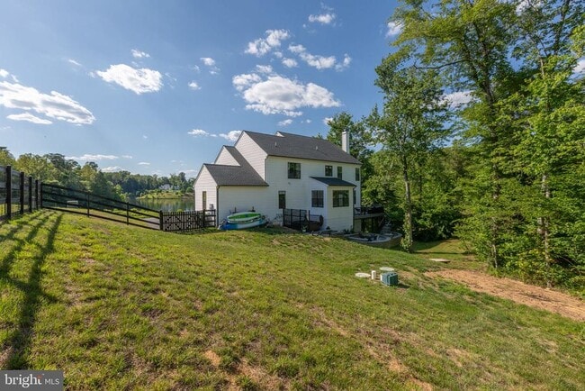 Building Photo - 15 Grove Ln
