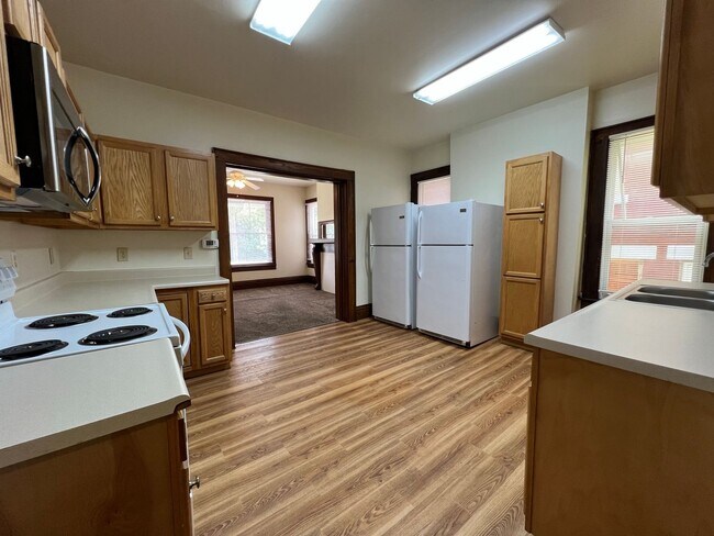 Building Photo - 284-286 E. 14th Ave.