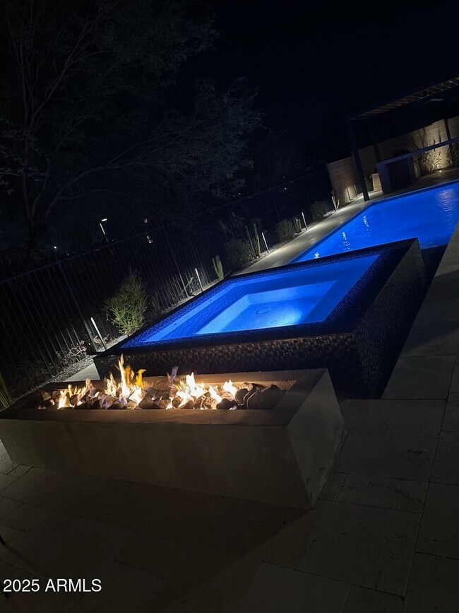 Building Photo - 2423 N Beverly Pl