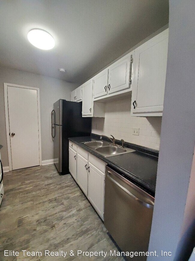 Building Photo - 2 br, 1.5 bath House - Cemetery St 309 Unit D