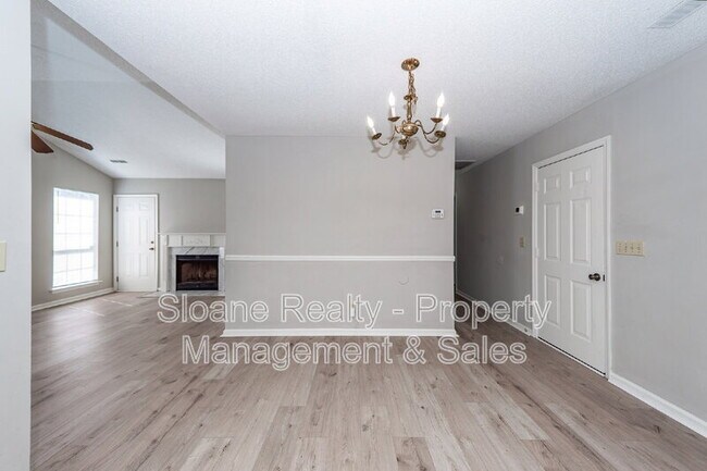 Building Photo - 5161 Eastway St