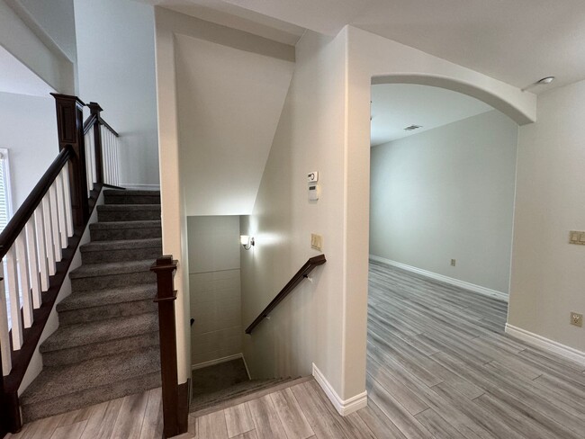 Building Photo - Available May 2025: 3 Bedroom, 3 Bathroom ...