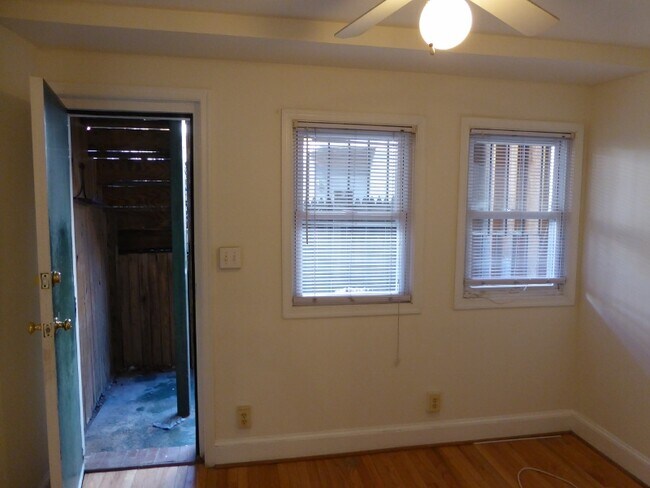Building Photo - 2137 Newport Pl NW