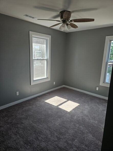 Building Photo - 1302 W 116th St