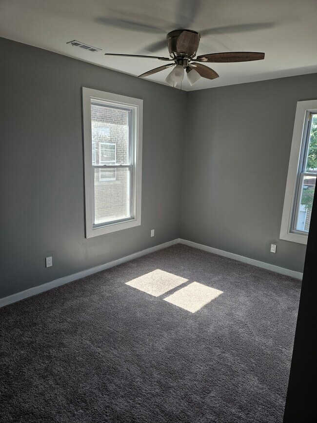 Building Photo - 1302 W 116th St