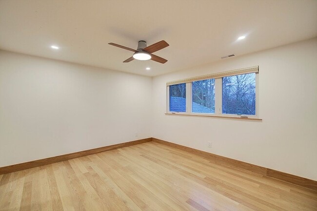 Building Photo - 3Bd/2.25Ba North Bend House