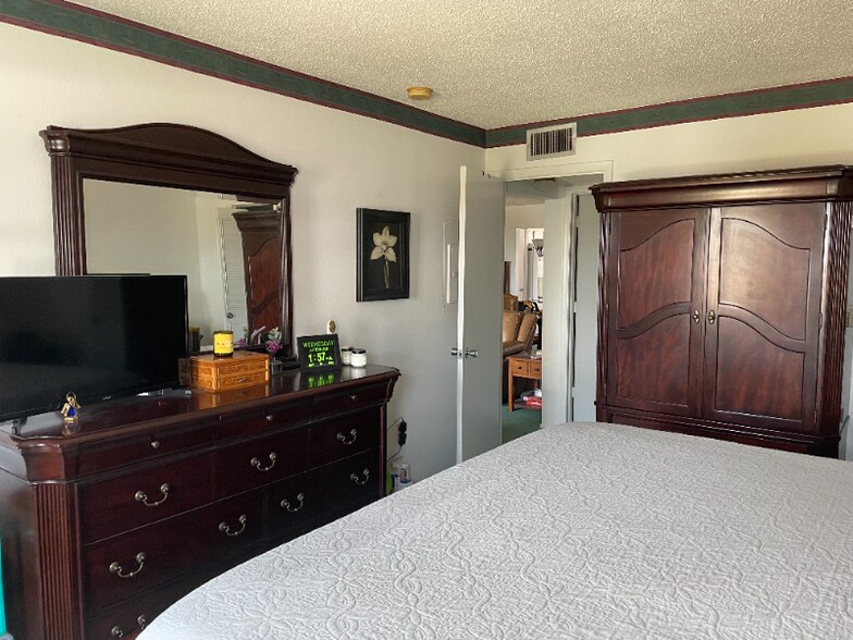 Building Photo - 8 Glencoe Pl