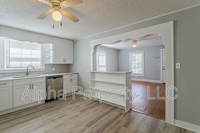 Building Photo - 407 Cedar Lane Rd