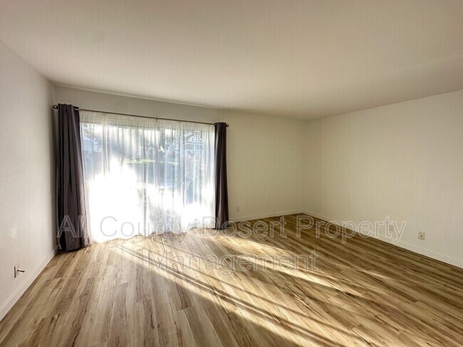 Building Photo - 1675 N Fairway Cir E