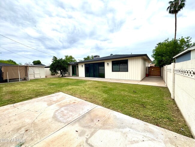 Building Photo - 4248 E Montecito Ave