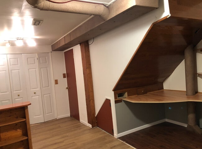 Building Photo - 21600 Whittington St