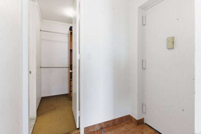 Building Photo - 1 Gold St