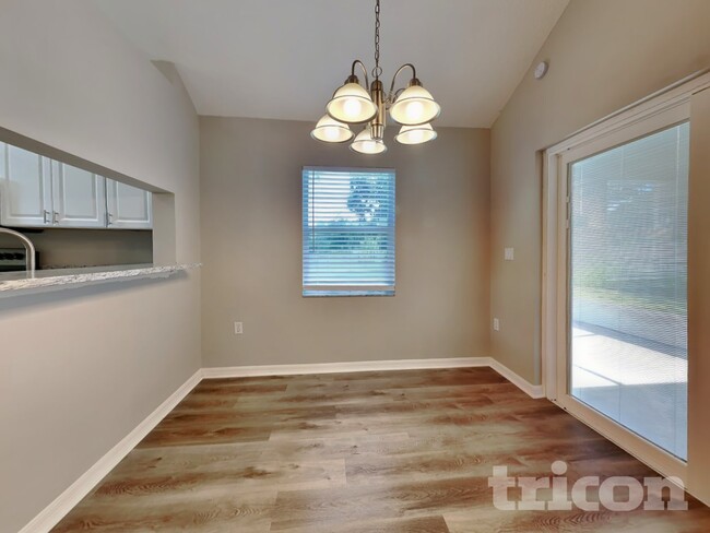 Building Photo - 528 Little Lake Ct