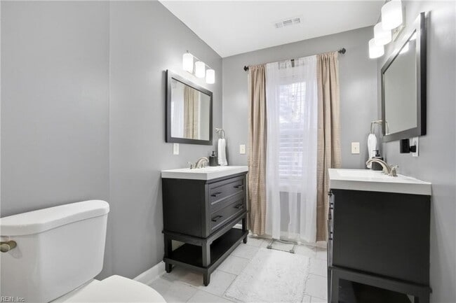 Building Photo - 1859 Parkview Ave