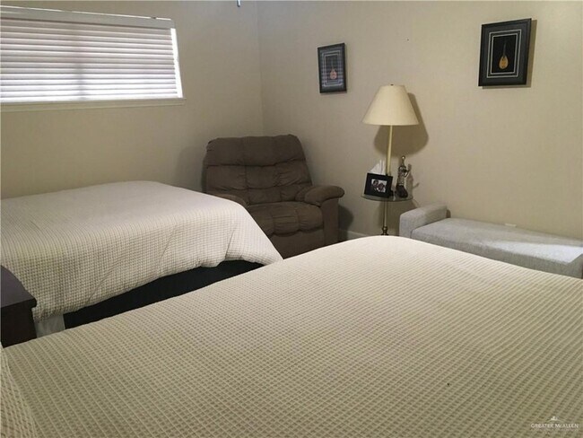 Building Photo - 700 Fern Ave W