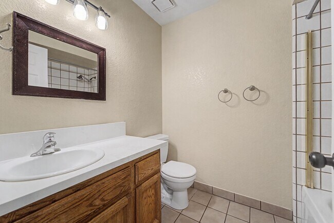 Building Photo - Freshly Updated 4-Bedroom Home with Central A/C & Garage