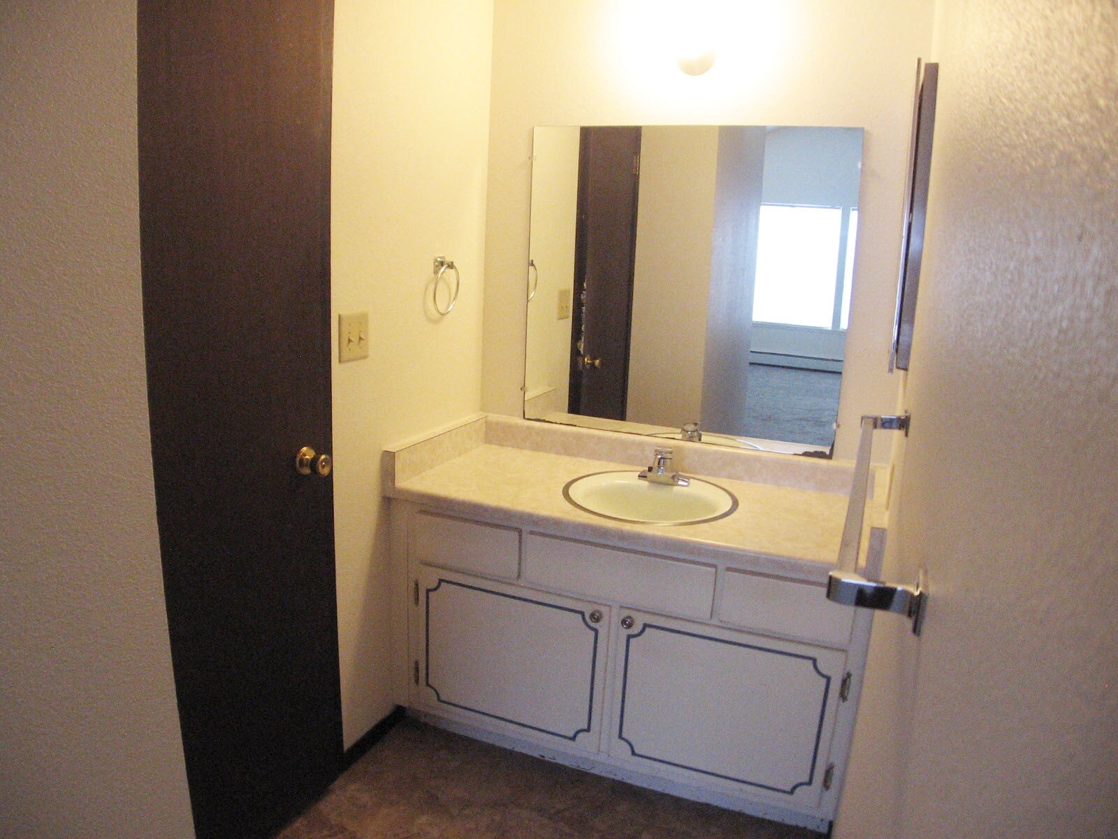 Building Photo - 1155 Lakeside Dr