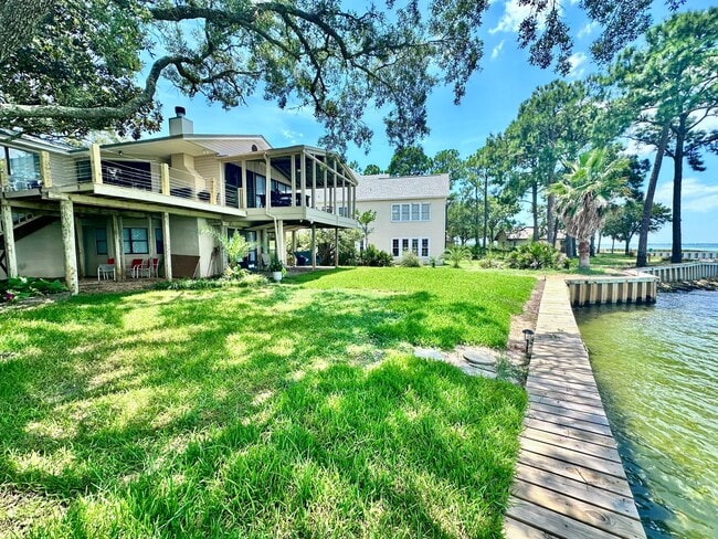 Building Photo - Beautiful 3B/3.5B Waterfront Fully Furnished Home available for Long-Term Rental!