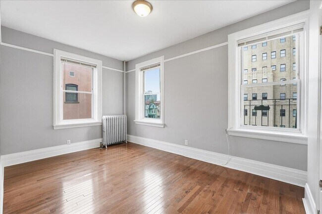 Building Photo - 134 CLIFTON Pl
