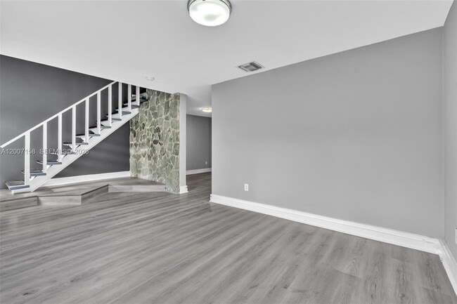 Building Photo - 14212 NE 4th Ave