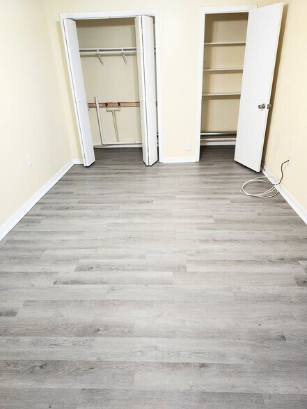 Nice size bedroom - 5230 Beach Dr