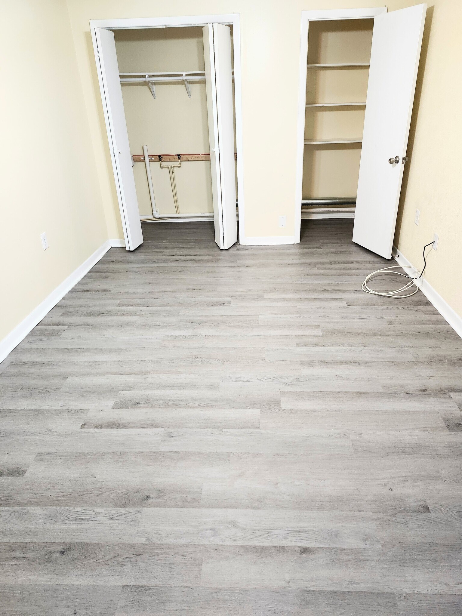 Building Photo - 5230 Beach Dr