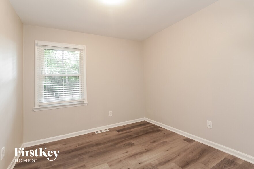 Building Photo - 2432 Kendrick Ave