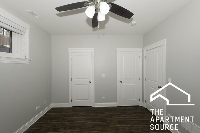 Building Photo - 2346 W Grand Ave