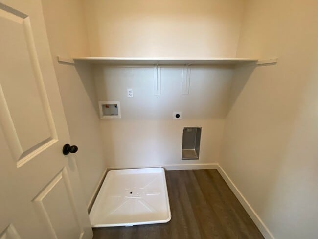 Building Photo - Newer Construction! 3 bedroom 2.5 Bathroom Home in a Gated Community