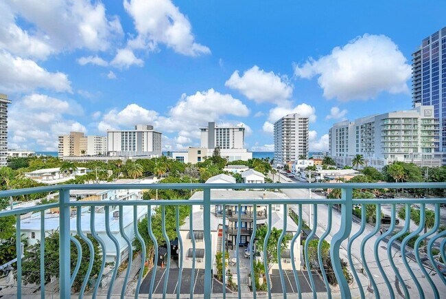 Building Photo - 301 N Birch Rd