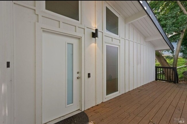 Building Photo - Beautiful home on the hills in Mill Valley