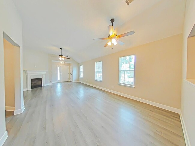 Building Photo - Three bedroom home in Martinez!