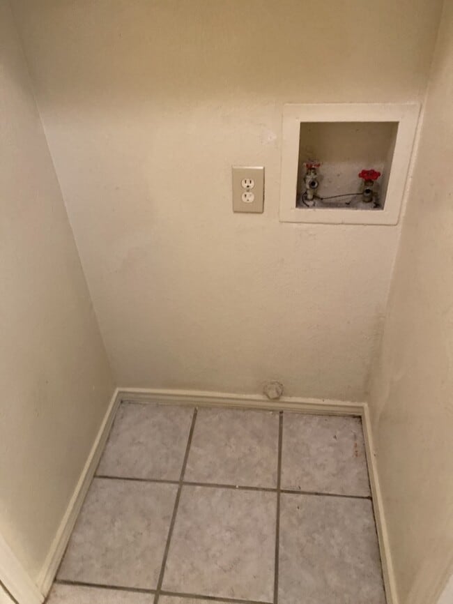 Building Photo - Arlington 3/2.5/2 duplex coming soon.