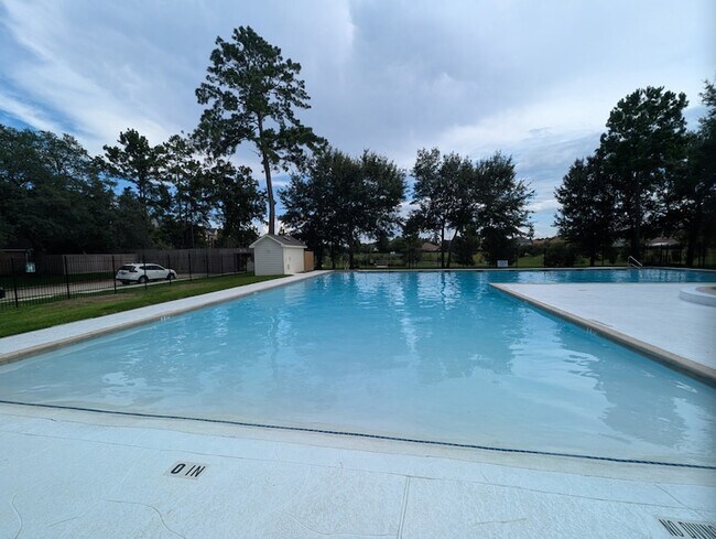 Building Photo - 16002 Cutten Rd
