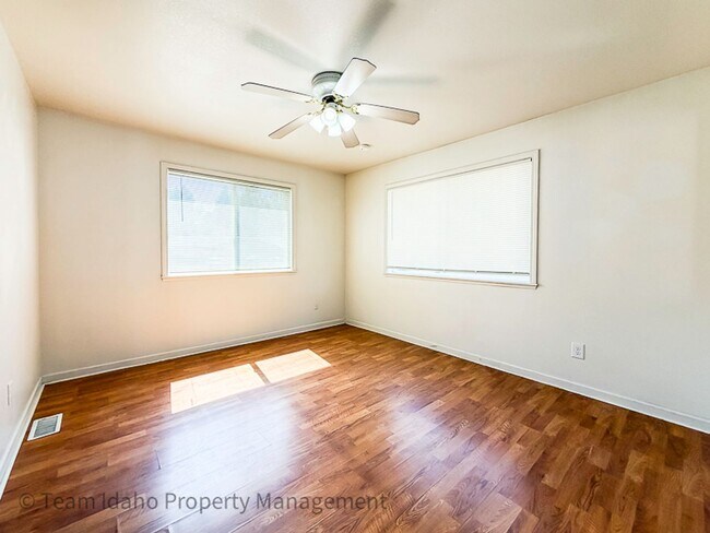 Building Photo - 562 Deer Meadow Ct