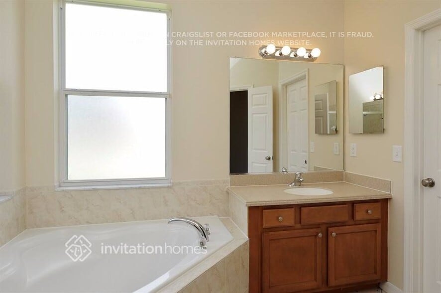 Building Photo - 6034 39th Ct E