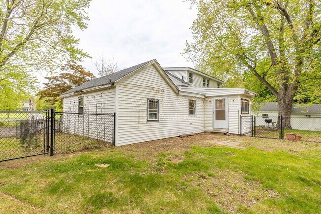 Building Photo - 257 Scantic Rd
