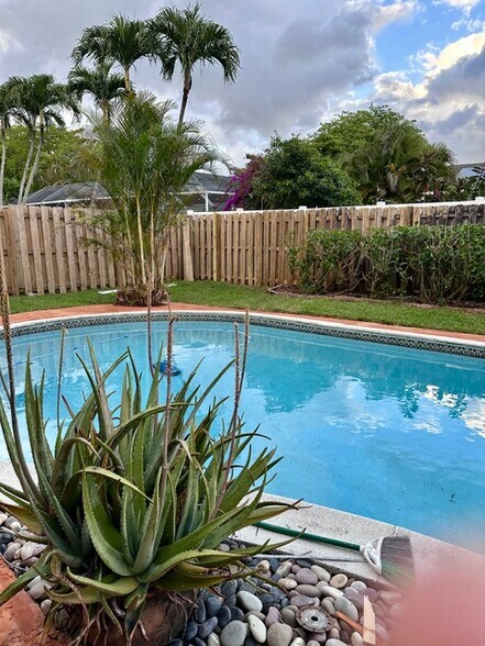 Building Photo - 2110 NW 109th Ave