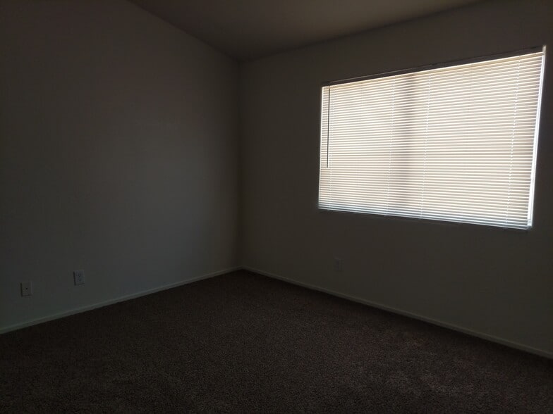 Building Photo - 2751 Purple Root Dr