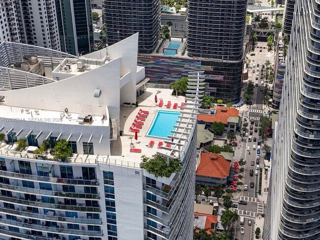 Building Photo - 1100 S Miami Ave
