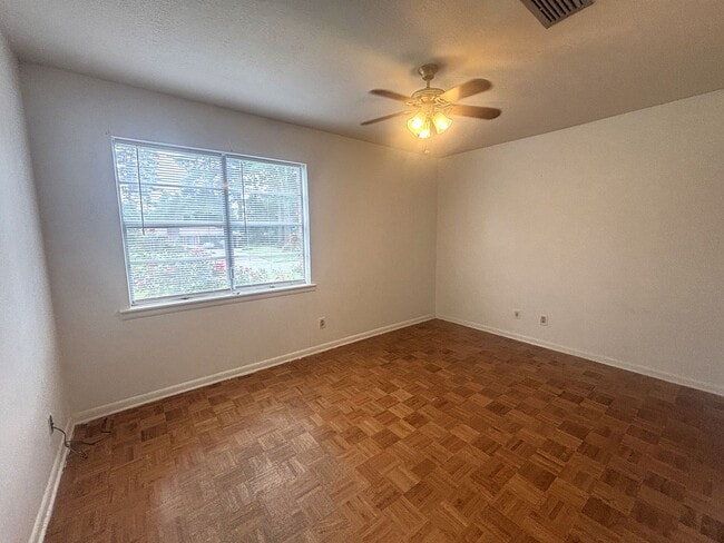 Building Photo - Spacious Home in Southern Hills