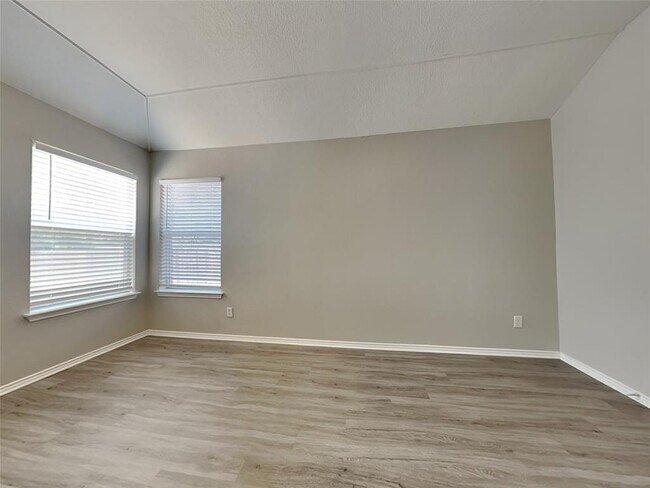 Building Photo - 310 Masonwood Dr