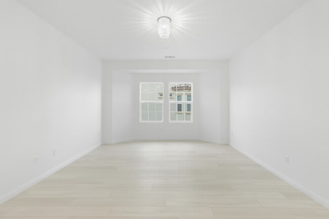 Building Photo - 3511 Pear Ct