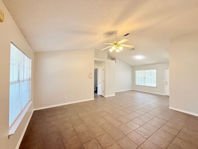 Building Photo - Charming 3 Bed/2 Bath Near NAS Whiting Field