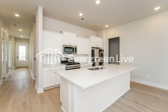 Building Photo - 128 Bloomsbury St