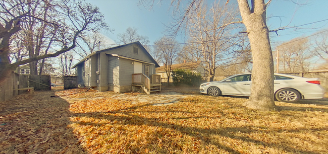 Building Photo - Detached Garage + Off-Street Parking + Was...